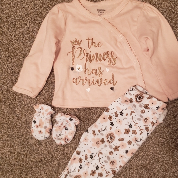 New born- 3 month baby girl clothes - Picture 3 of 9